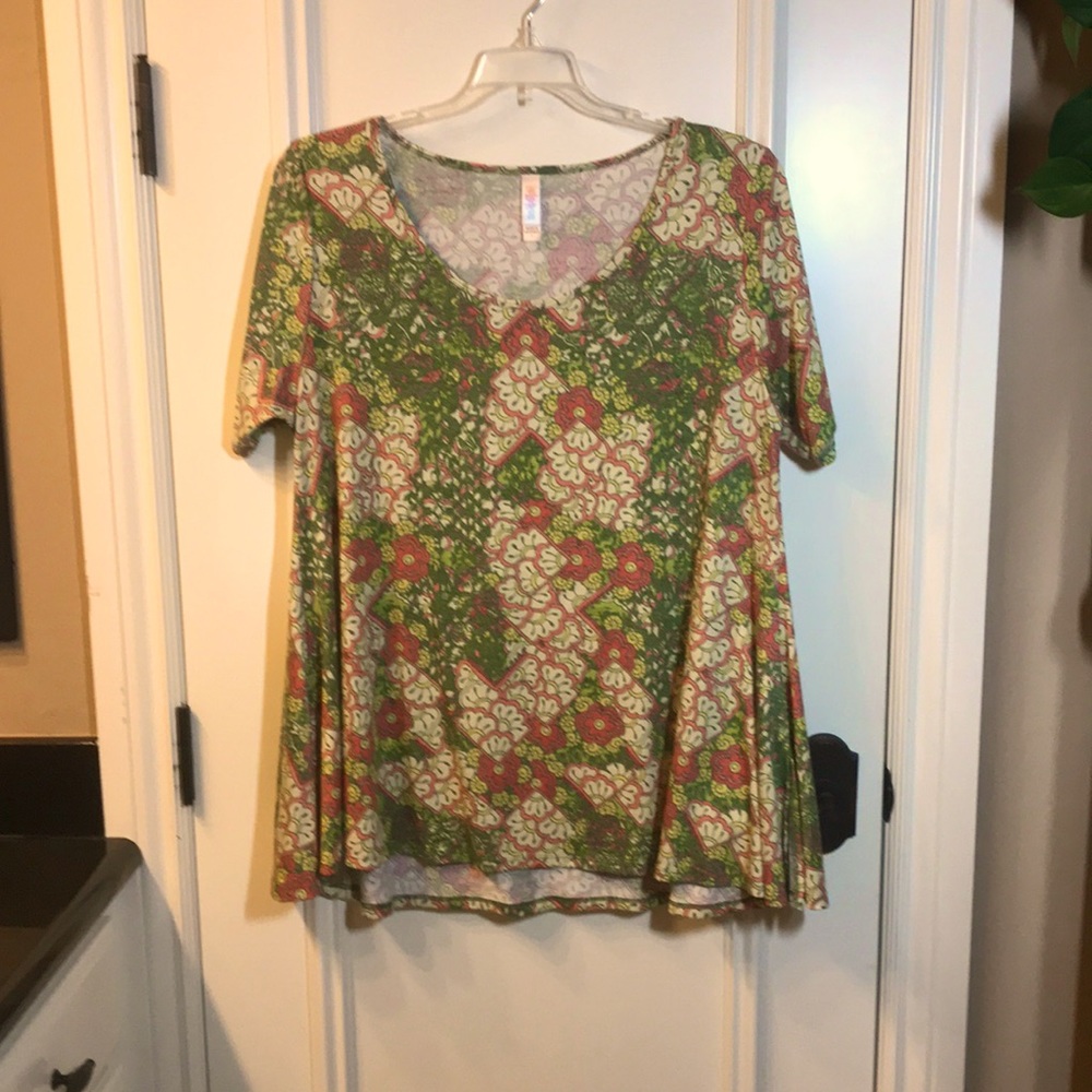 LuLaRoe Perfect Tee Size Large